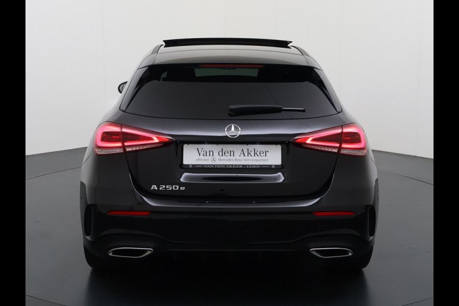 Mercedes-Benz A-Klasse 250e AMG // Panorama dak // Sfeerverlichting // Memory // MultiBeam LED // Advanced Audio // Keyless // 18" AMG Velgen // Widesc