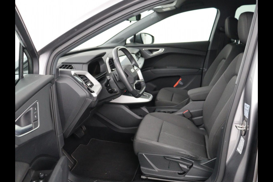 Audi Q4 e-tron 35 Launch edition 55 kWh | Warmtepomp | Stoelverwarming | Carplay | Full LED | 19'' | Navigatie | Parkeerhulp | DAB | Climate control | Cruise control | Bluetooth