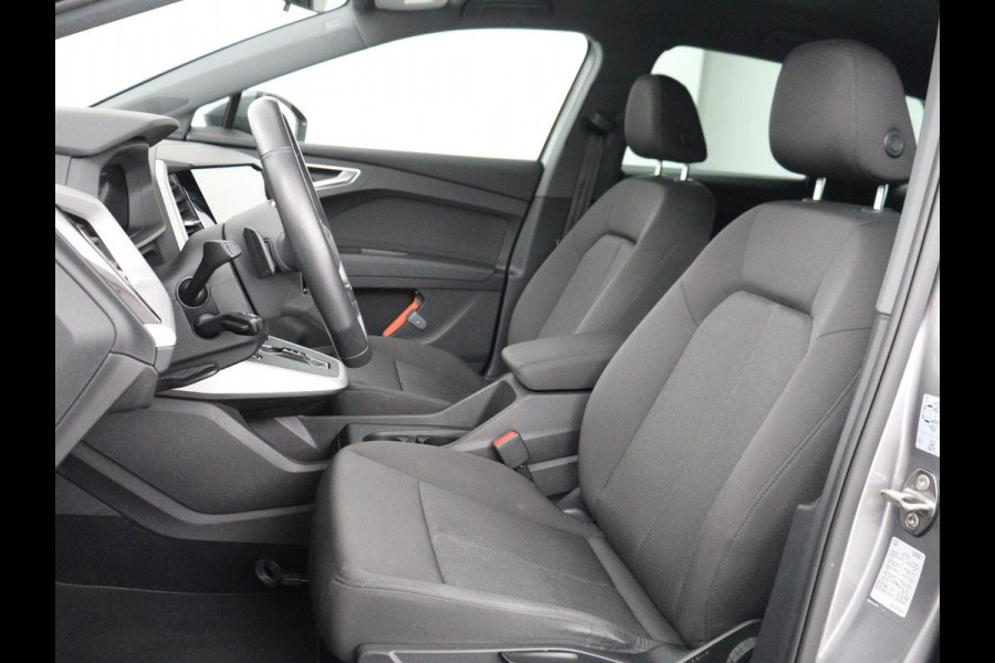 Audi Q4 e-tron 35 Launch edition 55 kWh | Warmtepomp | Stoelverwarming | Carplay | Full LED | 19'' | Navigatie | Parkeerhulp | DAB | Climate control | Cruise control | Bluetooth