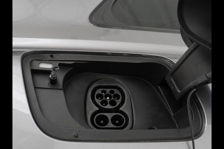 Audi Q4 e-tron 35 Launch edition 55 kWh | Warmtepomp | Stoelverwarming | Carplay | Full LED | 19'' | Navigatie | Parkeerhulp | DAB | Climate control | Cruise control | Bluetooth