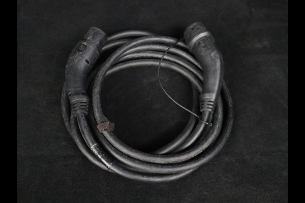 Audi Q4 e-tron 35 Launch edition 55 kWh | Warmtepomp | Stoelverwarming | Carplay | Full LED | 19'' | Navigatie | Parkeerhulp | DAB | Climate control | Cruise control | Bluetooth