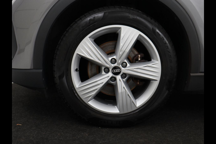 Audi Q4 e-tron 35 Launch edition 55 kWh | Warmtepomp | Stoelverwarming | Carplay | Full LED | 19'' | Navigatie | Parkeerhulp | DAB | Climate control | Cruise control | Bluetooth