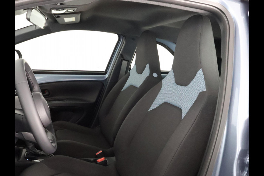 Toyota Aygo X Hybrid 115 Play | Adaptieve Cruise Control | Achteruitrij Camera | Apple Carplay & Android auto |