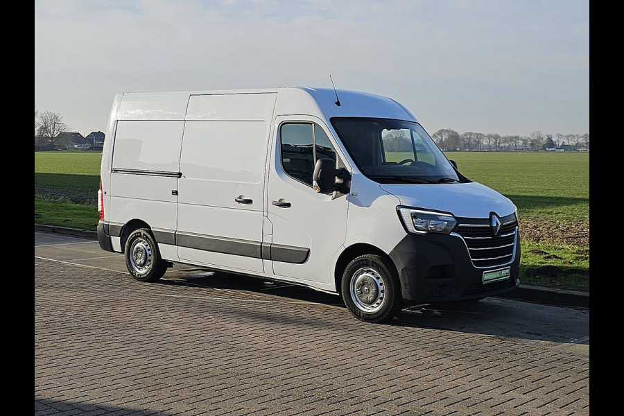 Renault Master T35 2.3 dCi 135 L2H2 airco, navi, pdc, trekhaak, inrichting