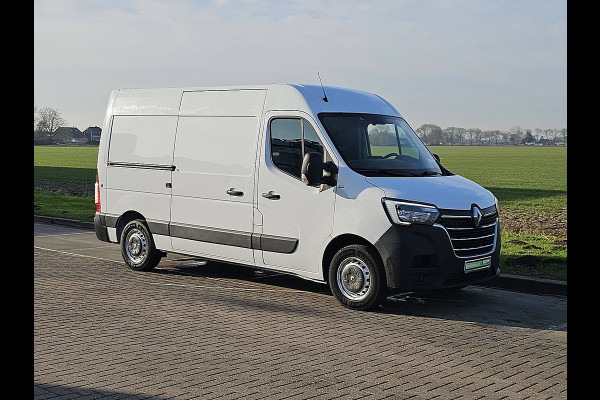 Renault Master T35 2.3 dCi 135 L2H2 airco, navi, pdc, trekhaak, inrichting