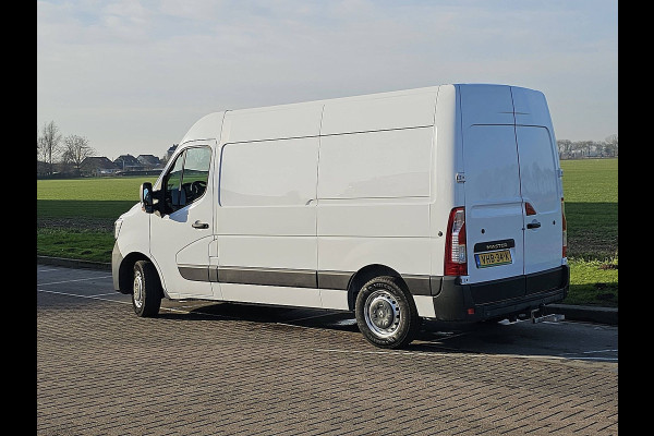 Renault Master T35 2.3 dCi 135 L2H2 airco, navi, pdc, trekhaak, inrichting