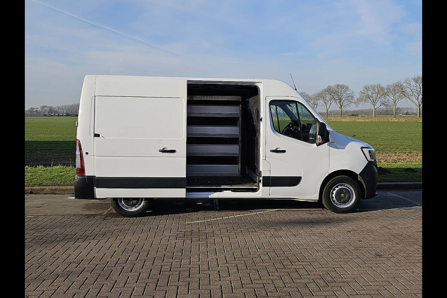 Renault Master T35 2.3 dCi 135 L2H2 airco, navi, pdc, trekhaak, inrichting