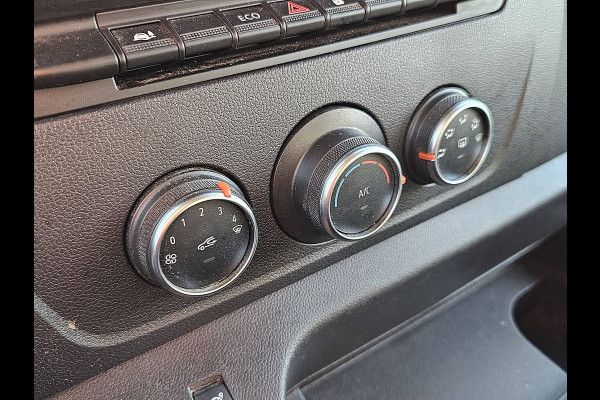 Renault Master T35 2.3 dCi 135 L2H2 airco, navi, pdc, trekhaak, inrichting