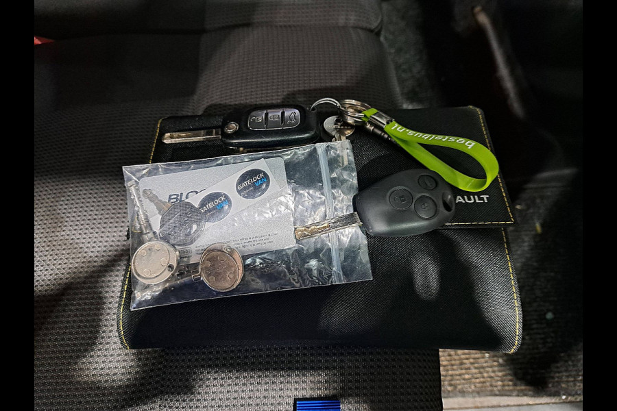 Renault Master T35 2.3 dCi 135 L2H2 airco, navi, pdc, trekhaak, inrichting