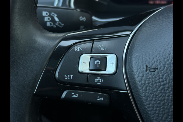 Volkswagen T-Roc 1.5 TSI Sport | Pano | Camera | Leder | LED