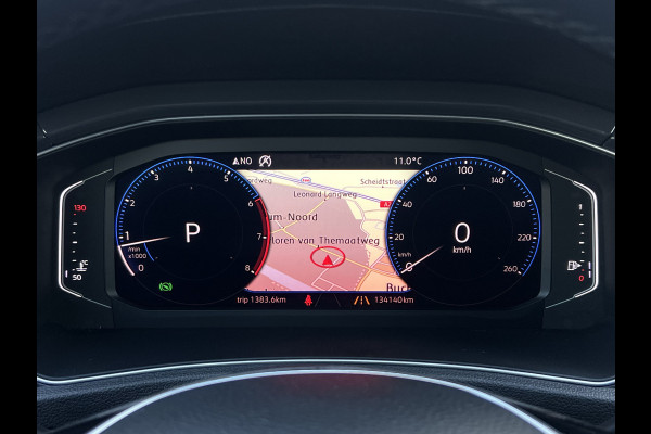 Volkswagen T-Roc 1.5 TSI Sport | Pano | Camera | Leder | LED