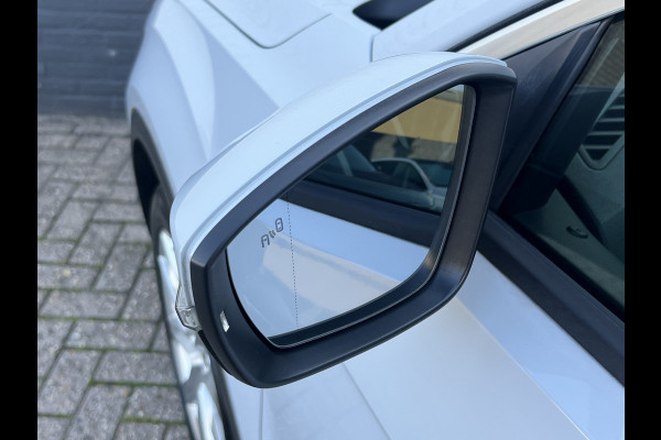 Volkswagen T-Roc 1.5 TSI Sport | Pano | Camera | Leder | LED