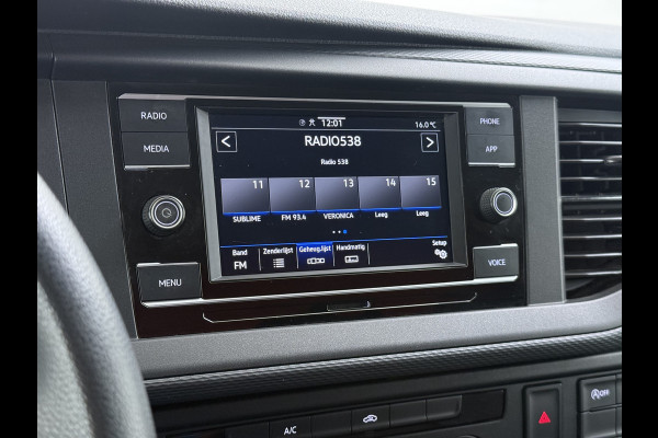 Volkswagen Transporter 2.0TDI 150PK AUT-7 3-Pers. Euro 6 Trekhaak Navi* Apple Carplay Android Auto Airco Cruise Control Pdc Comfortline Betonplex Vloer Lat om Lat Wandbetimmering Schuifdeur 2.500KG Trekgewicht 1e Eigenaar Origineel Nederlandse Bestelbus