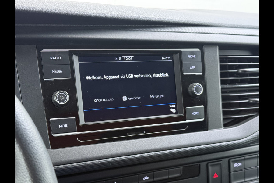 Volkswagen Transporter 2.0TDI 150PK AUT-7 3-Pers. Euro 6 Trekhaak Navi* Apple Carplay Android Auto Airco Cruise Control Pdc Comfortline Betonplex Vloer Lat om Lat Wandbetimmering Schuifdeur 2.500KG Trekgewicht 1e Eigenaar Origineel Nederlandse Bestelbus