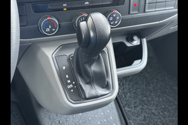 Volkswagen Transporter 2.0TDI 150PK AUT-7 3-Pers. Euro 6 Trekhaak Navi* Apple Carplay Android Auto Airco Cruise Control Pdc Comfortline Betonplex Vloer Lat om Lat Wandbetimmering Schuifdeur 2.500KG Trekgewicht 1e Eigenaar Origineel Nederlandse Bestelbus