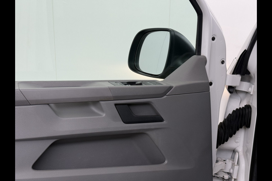 Volkswagen Transporter 2.0TDI 150PK AUT-7 3-Pers. Euro 6 Trekhaak Navi* Apple Carplay Android Auto Airco Cruise Control Pdc Comfortline Betonplex Vloer Lat om Lat Wandbetimmering Schuifdeur 2.500KG Trekgewicht 1e Eigenaar Origineel Nederlandse Bestelbus