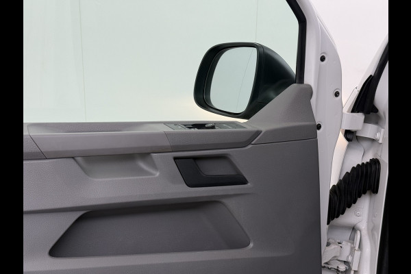 Volkswagen Transporter 2.0TDI 150PK AUT-7 3-Pers. Euro 6 Trekhaak Navi* Apple Carplay Android Auto Airco Cruise Control Pdc Comfortline Betonplex Vloer Lat om Lat Wandbetimmering Schuifdeur 2.500KG Trekgewicht 1e Eigenaar Origineel Nederlandse Bestelbus