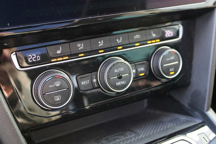 Volkswagen Passat Variant 1.4 218pk TSI PHEV GTE Business | Panoramadak | Adaptieve cruise | Stoelverwarming | Elektrische kofferklep