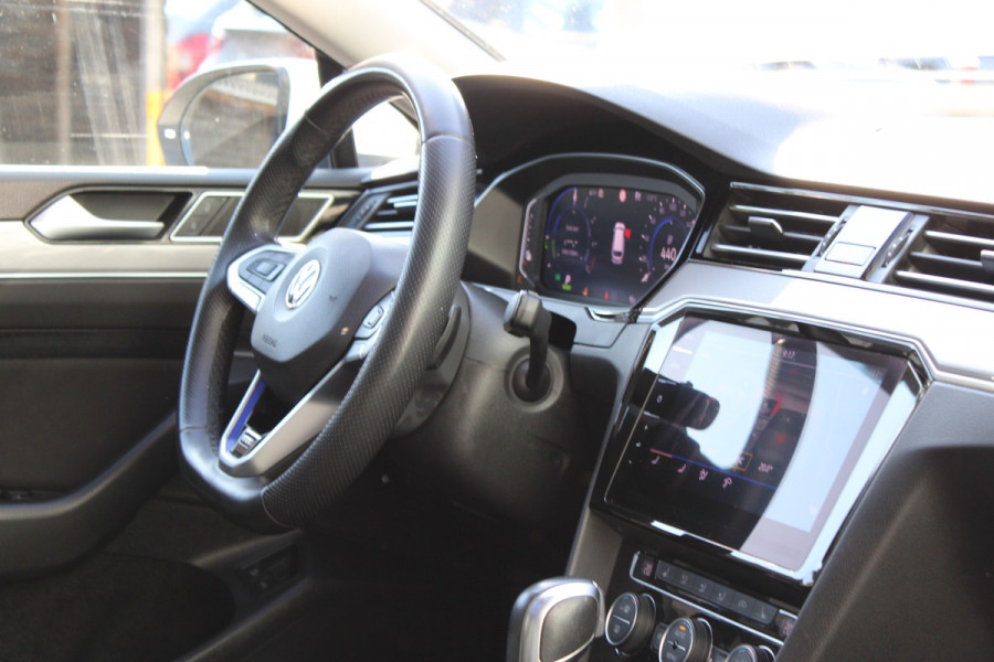 Volkswagen Passat Variant 1.4 218pk TSI PHEV GTE Business | Panoramadak | Adaptieve cruise | Stoelverwarming | Elektrische kofferklep