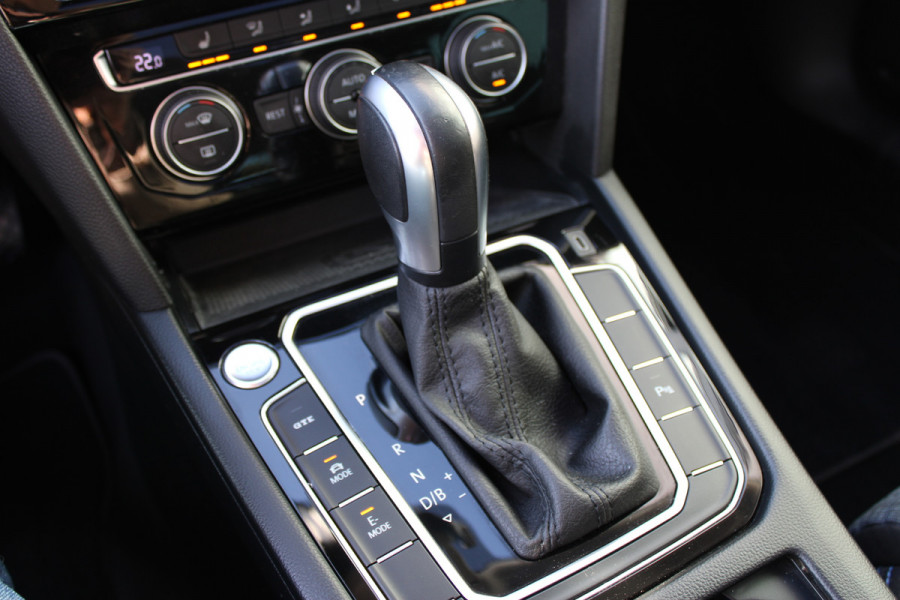 Volkswagen Passat Variant 1.4 218pk TSI PHEV GTE Business | Panoramadak | Adaptieve cruise | Stoelverwarming | Elektrische kofferklep