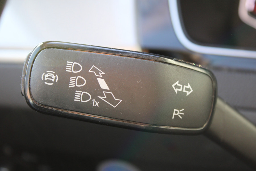 Volkswagen Passat Variant 1.4 218pk TSI PHEV GTE Business | Panoramadak | Adaptieve cruise | Stoelverwarming | Elektrische kofferklep