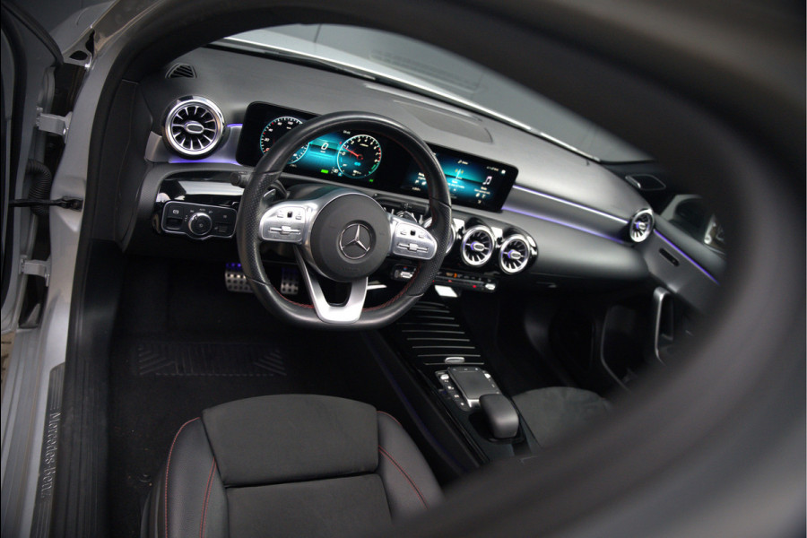 Mercedes-Benz A-Klasse 250 e Business Solution AMG Limited | Stoelverwarming | Camera | Ambiance Verlichting | Keyless | Apple Carplay | Navigatie | Cruise Control |