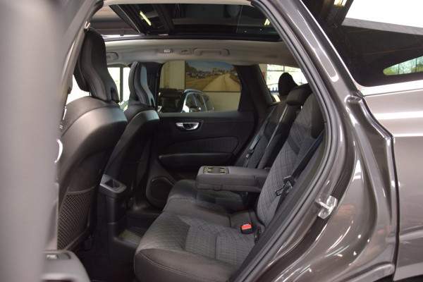 Volvo XC60 2.0 T6 Plug-in hybrid AWD Panoramadak|HUD|ACC|Dealer onderhouden|
