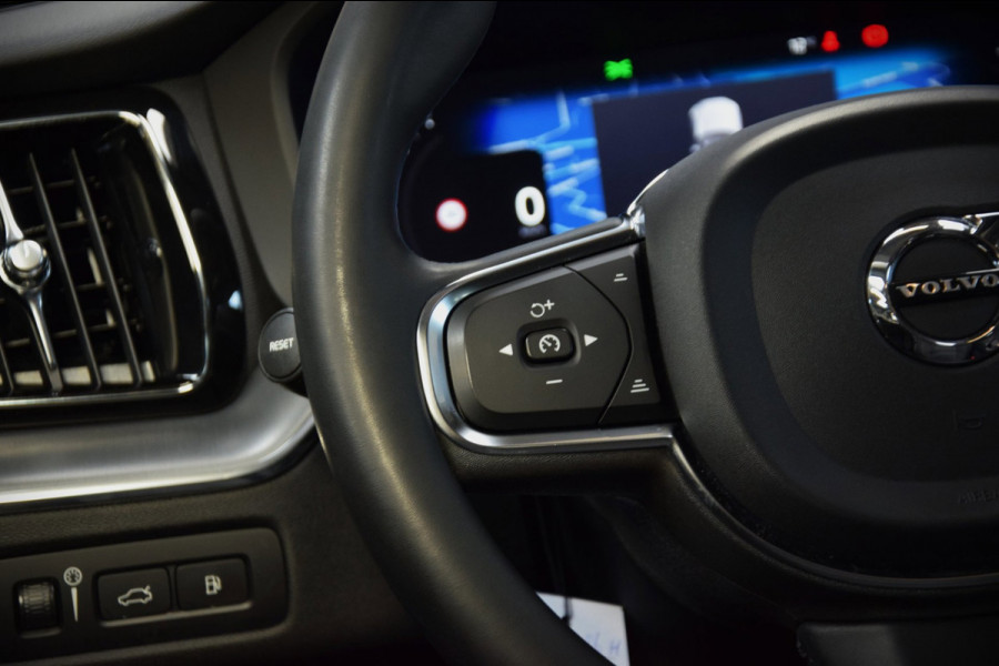 Volvo XC60 2.0 T6 Plug-in hybrid AWD Panoramadak|HUD|ACC|Dealer onderhouden|