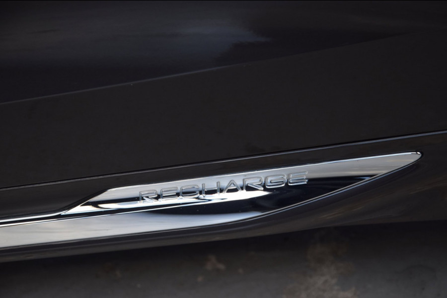 Volvo XC60 2.0 T6 Plug-in hybrid AWD Panoramadak|HUD|ACC|Dealer onderhouden|