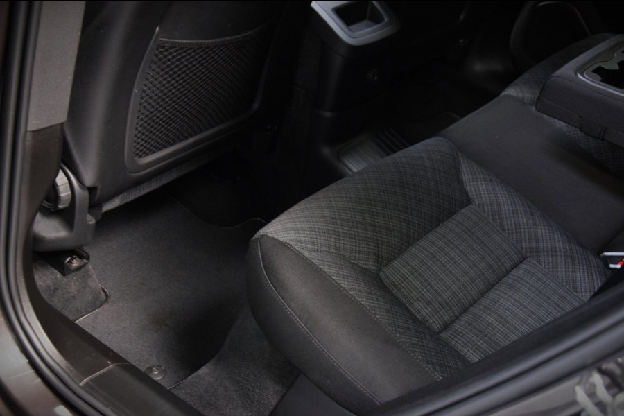 Volvo XC60 2.0 T6 Plug-in hybrid AWD Panoramadak|HUD|ACC|Dealer onderhouden|