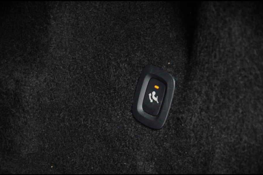 Volvo XC60 2.0 T6 Plug-in hybrid AWD Panoramadak|HUD|ACC|Dealer onderhouden|