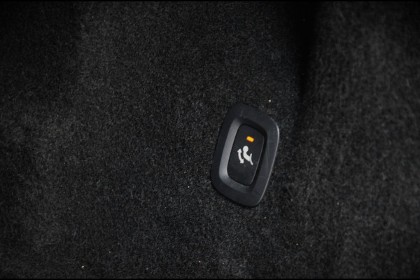 Volvo XC60 2.0 T6 Plug-in hybrid AWD Panoramadak|HUD|ACC|Dealer onderhouden|