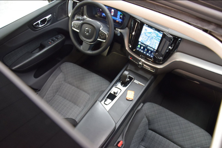 Volvo XC60 2.0 T6 Plug-in hybrid AWD Panoramadak|HUD|ACC|Dealer onderhouden|