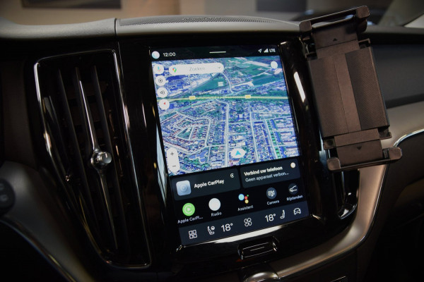 Volvo XC60 2.0 T6 Plug-in hybrid AWD Panoramadak|HUD|ACC|Dealer onderhouden|