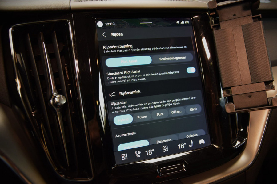 Volvo XC60 2.0 T6 Plug-in hybrid AWD Panoramadak|HUD|ACC|Dealer onderhouden|