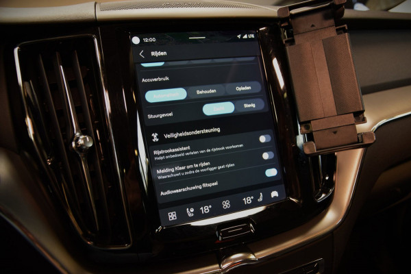 Volvo XC60 2.0 T6 Plug-in hybrid AWD Panoramadak|HUD|ACC|Dealer onderhouden|