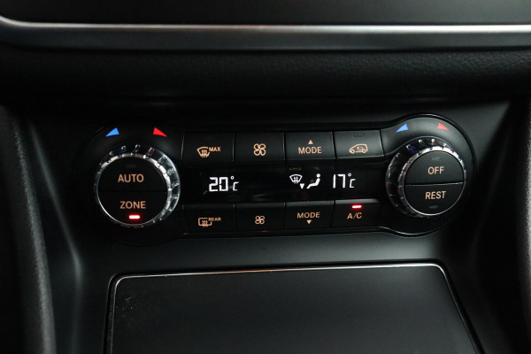 Mercedes-Benz GLA 200 Premium Plus AMG-Line (Dealer onderH, Navi, Camera, Climate Con, Parkeerhulp, Etc)