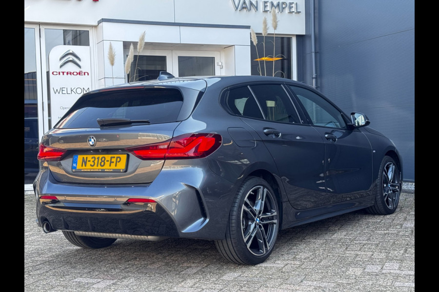 BMW 1-serie 118i M-Sport | M Interieur + Exterieur | NL-Auto | Leder + Stoelverwarming | Camera | LED | PDC Rondom |