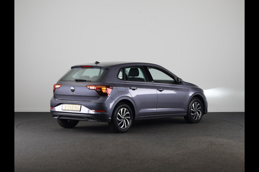 Volkswagen Polo 1.0 TSI Life 95PK | Navigatie via app | parkeersensoren | lm velgen