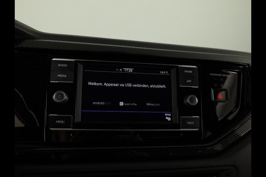 Volkswagen Polo 1.0 TSI Life 95PK | Navigatie via app | parkeersensoren | lm velgen