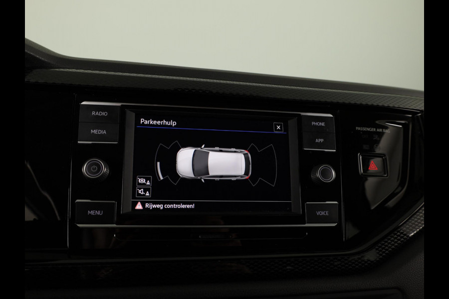 Volkswagen Polo 1.0 TSI Life 95PK | Navigatie via app | parkeersensoren | lm velgen