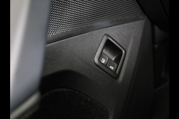 Volkswagen Tiguan 1.5 eHybrid Life 204 PK | Navigatie | Wegklapbare trekhaak | Verlengde garantie