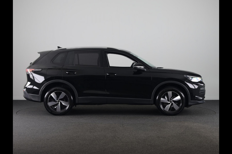 Volkswagen Tiguan 1.5 eHybrid Life 204 PK | Navigatie | Wegklapbare trekhaak | Verlengde garantie