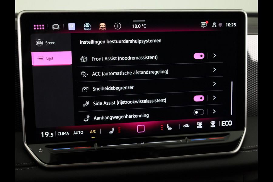 Volkswagen Tiguan 1.5 eHybrid Life 204 PK | Navigatie | Wegklapbare trekhaak | Verlengde garantie