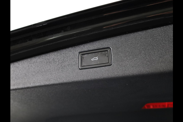 Volkswagen Tiguan 1.5 eHybrid Life 204 PK | Navigatie | Wegklapbare trekhaak | Verlengde garantie