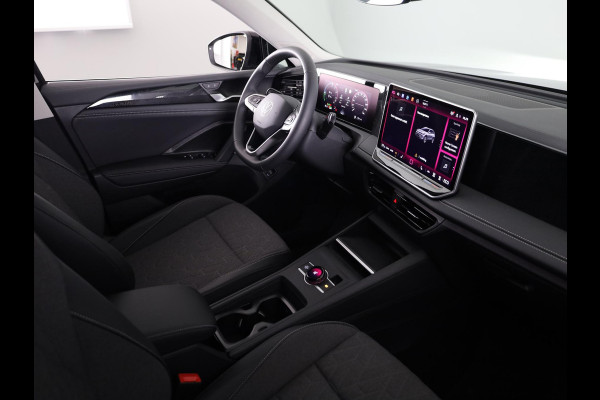 Volkswagen Tiguan 1.5 eHybrid Life 204 PK | Navigatie | Wegklapbare trekhaak | Verlengde garantie