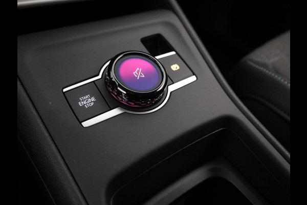 Volkswagen Tiguan 1.5 eHybrid Life 204 PK | Navigatie | Wegklapbare trekhaak | Verlengde garantie