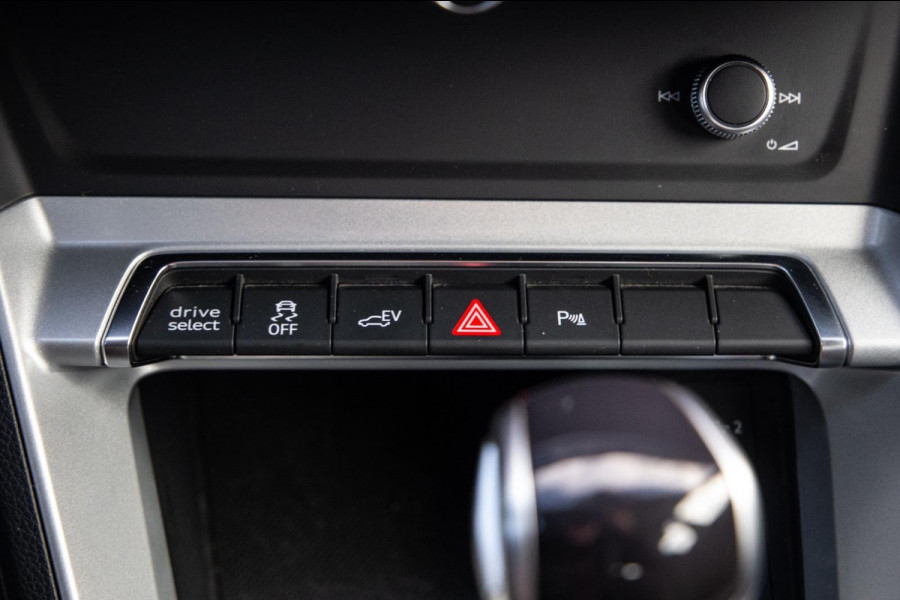 Audi Q3 45 TFSI e edition AUTOMAAT / PLUG IN HYBRID / STOELVERWARMING / LEER / VIRTUAL COCKPIT / CRUISE CONTROLE / DEALER ONDERHOUDEN
