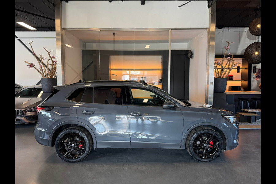 Volkswagen Tiguan 1.5 eTSI Black style Panorama Camera Keyless