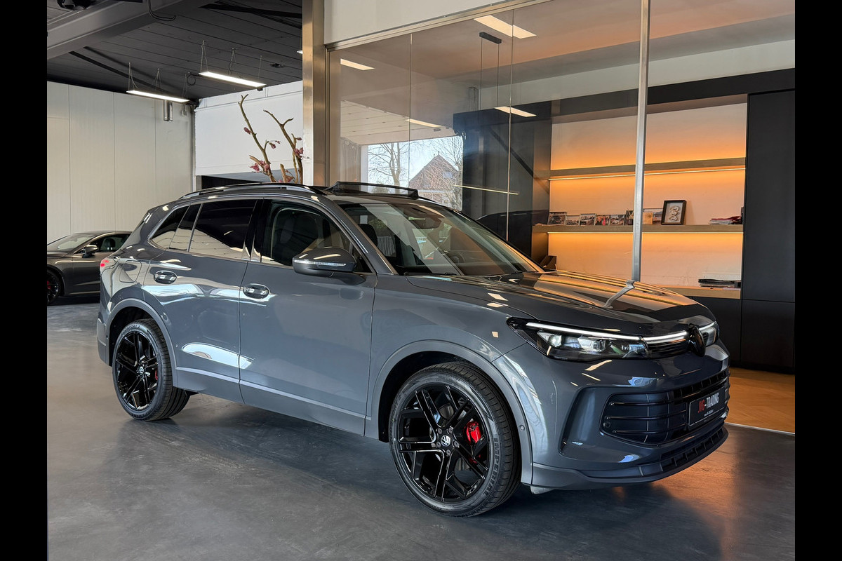 Volkswagen Tiguan 1.5 eTSI Black style Panorama Camera Keyless